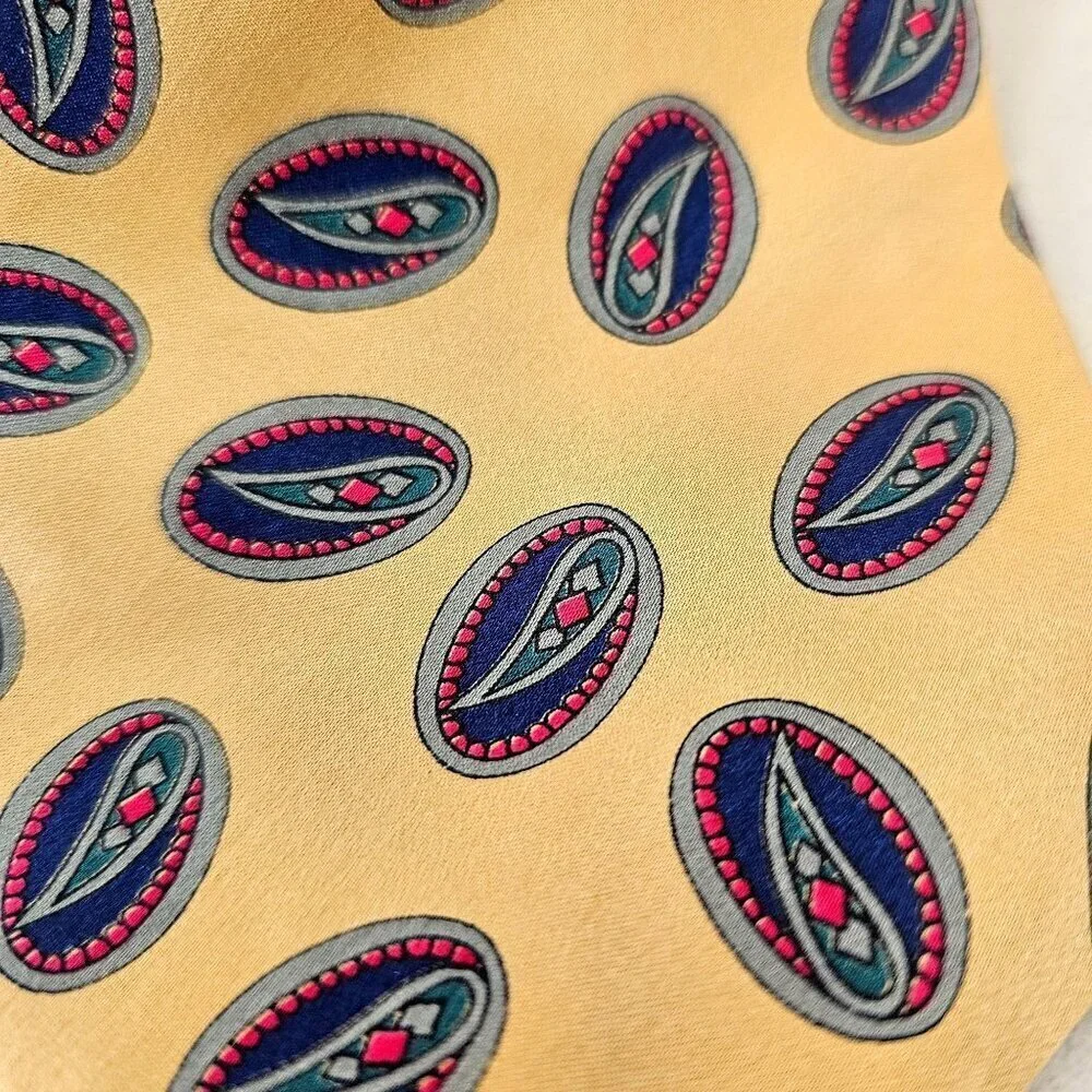 Kuppenheimer Premier Edition 90s Gold Silk Necktie Navy Blue Paisley 3.75